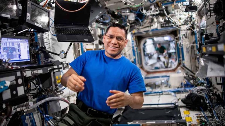 Vacina para viver no espaço ajudaria astronautas e idosos; entenda