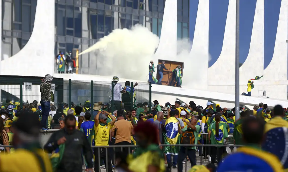 Menos de 20% dos brasileiros acredita que 8 de janeiro foi tentativa de golpe