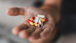 Nobel de Química revela 3 hábitos mais eficazes que remédios anti-idade