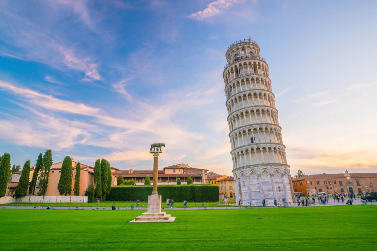 Por que a Torre de Pisa nunca caiu?
