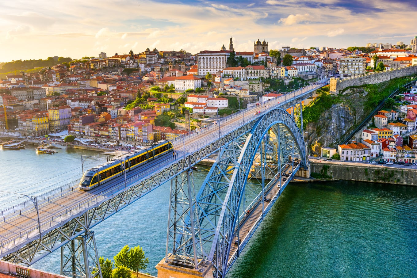 Multinacional francesa abre vagas em Portugal sem limite de idade, com suporte financeiro e visto para brasileiros; veja como se candidatar