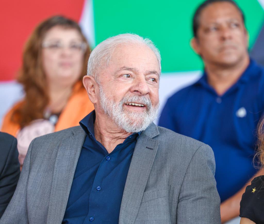 Lula diz que aumentará salário de professores só “quando recuperar a economia” do Brasil