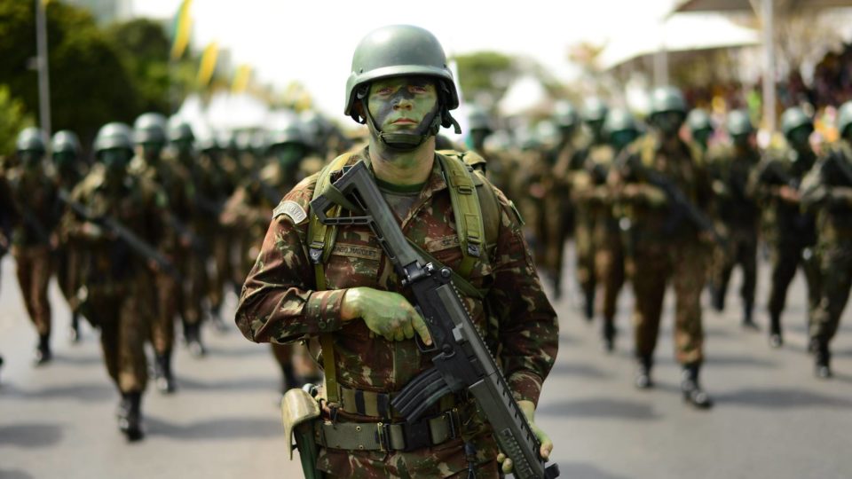 Esquerda no Equador tenta tomar o poder se unindo a facções e Exército vai às ruas