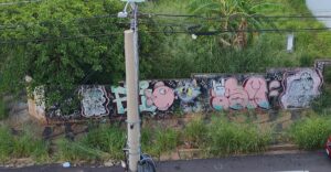 Marília abandonada pelo milionário Daniel Alonso e seus serviçais. Moradores revoltados. Clique e assista!