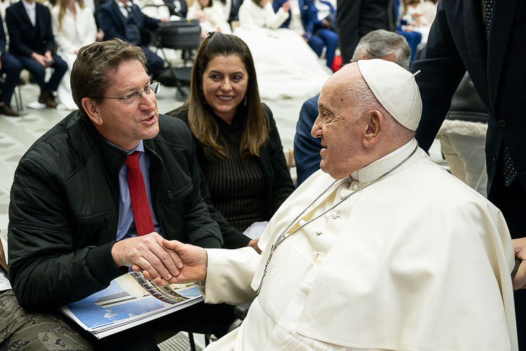 Papa Francisco recebe comitiva do PT no Vaticano