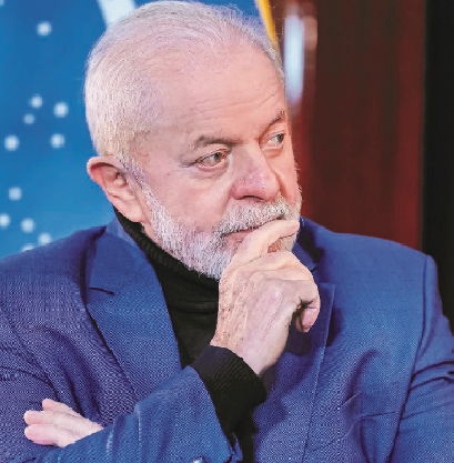 Com Lula, MEC empenhou apenas metade da verba voltada para bolsas de alfabetizadores