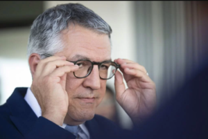 Justiça bloqueia dinheiro do ministro de Lula, Alexandre Padilha