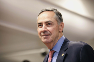 Insegurança jurídica no Brasil é “lenda”, diz Barroso na Suíça