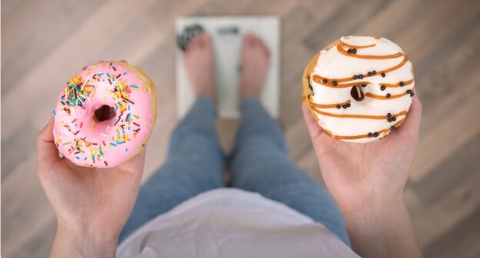 Endocrinologista explica as 9 formas diferentes que te fazem comer. Até a emocional
