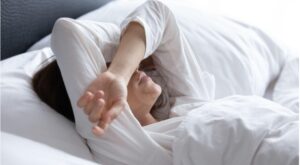 Dormir mal afeta emoções positivas e traz riscos à saúde mental a longo prazo