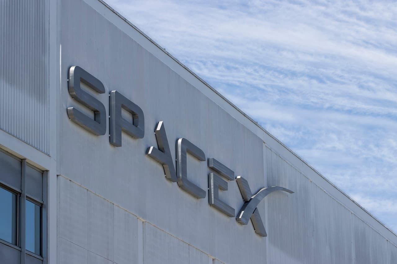 SpaceX tem aprofundado laços com agências de espionagem dos EUA