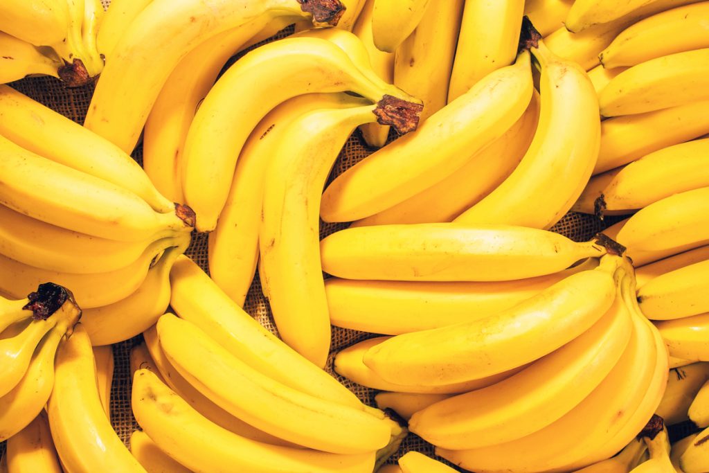 Bananas são utilizadas para combater poluição por plásticos