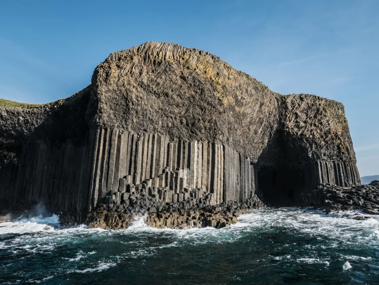 “Catedral do mar”: conheça a gruta que foi esculpida pela natureza