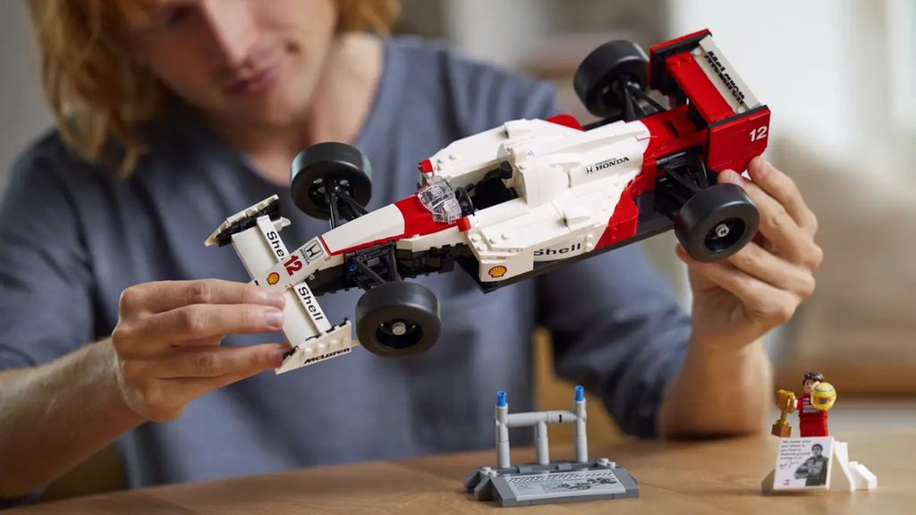 McLaren de Ayrton Senna vira Lego em homenagem ao tricampeão