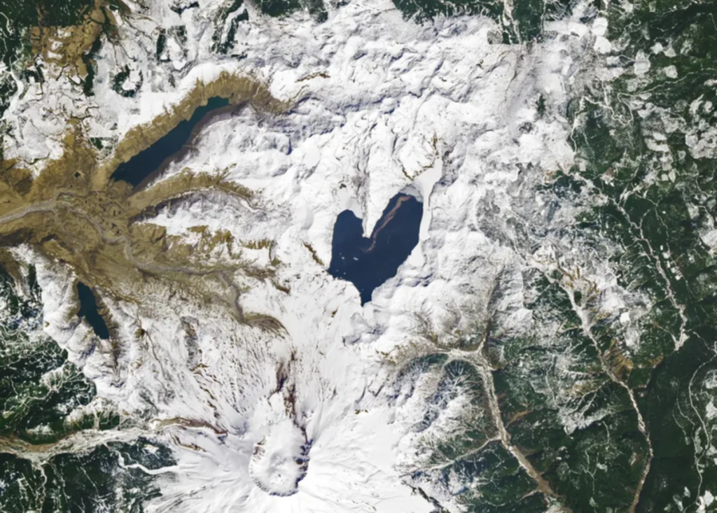 Lago em forma de coração tem história incrível (e assustadora)