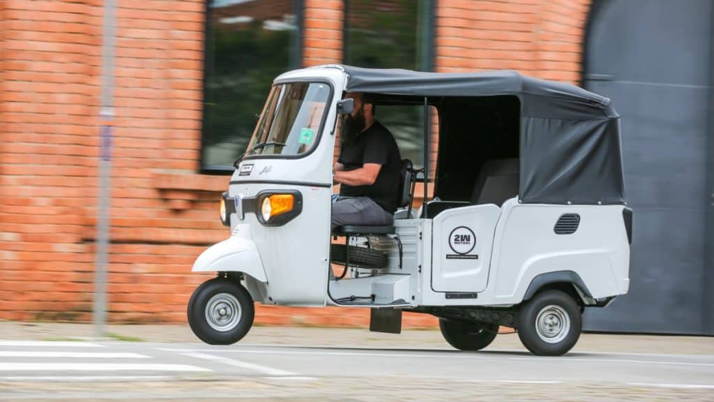 Tuk-tuk inspirado na Vespa chega ao Brasil; veja por quanto