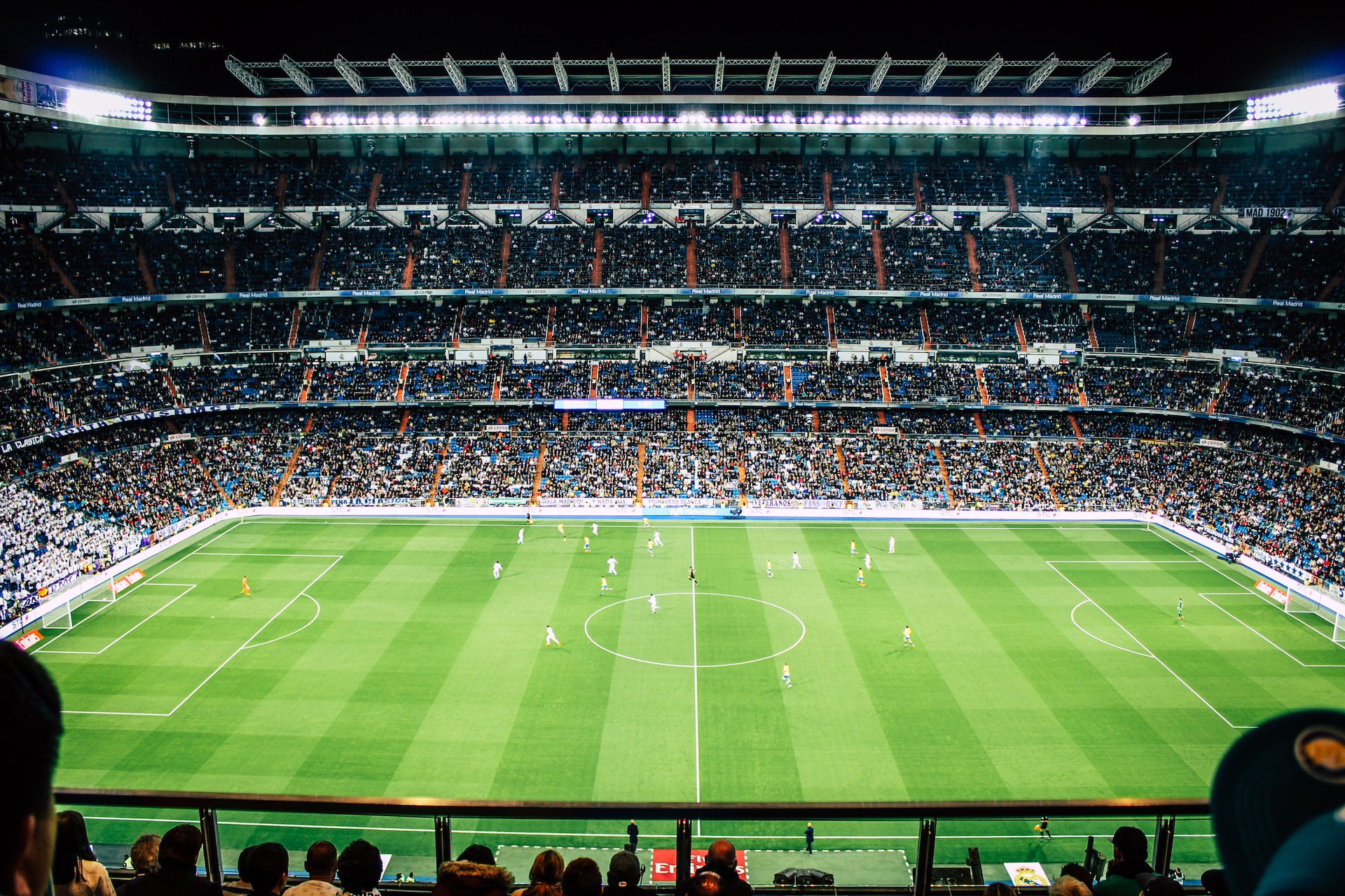 VAR: o que é e como funciona um árbitro de vídeo no futebol?