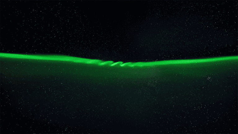 Vídeo mostra raros “cachos de aurora” no céu da Islândia