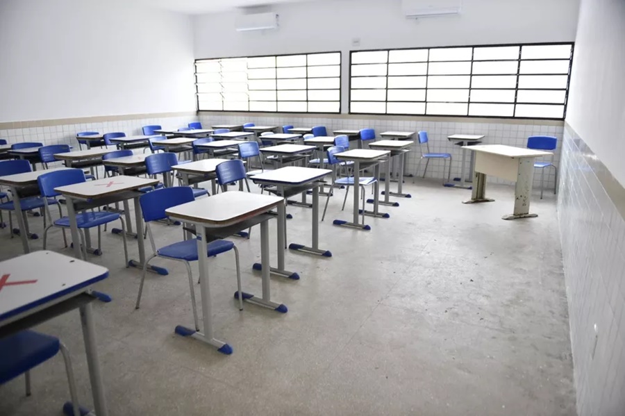 Censo escolar: escolas públicas perdem 500 mil alunos e rede privada cresce 4,7% em 2023