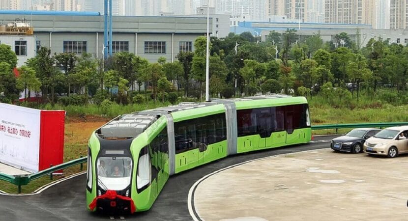 Inovador: China lança trem que circula sem trilhos; VEJA VÍDEO