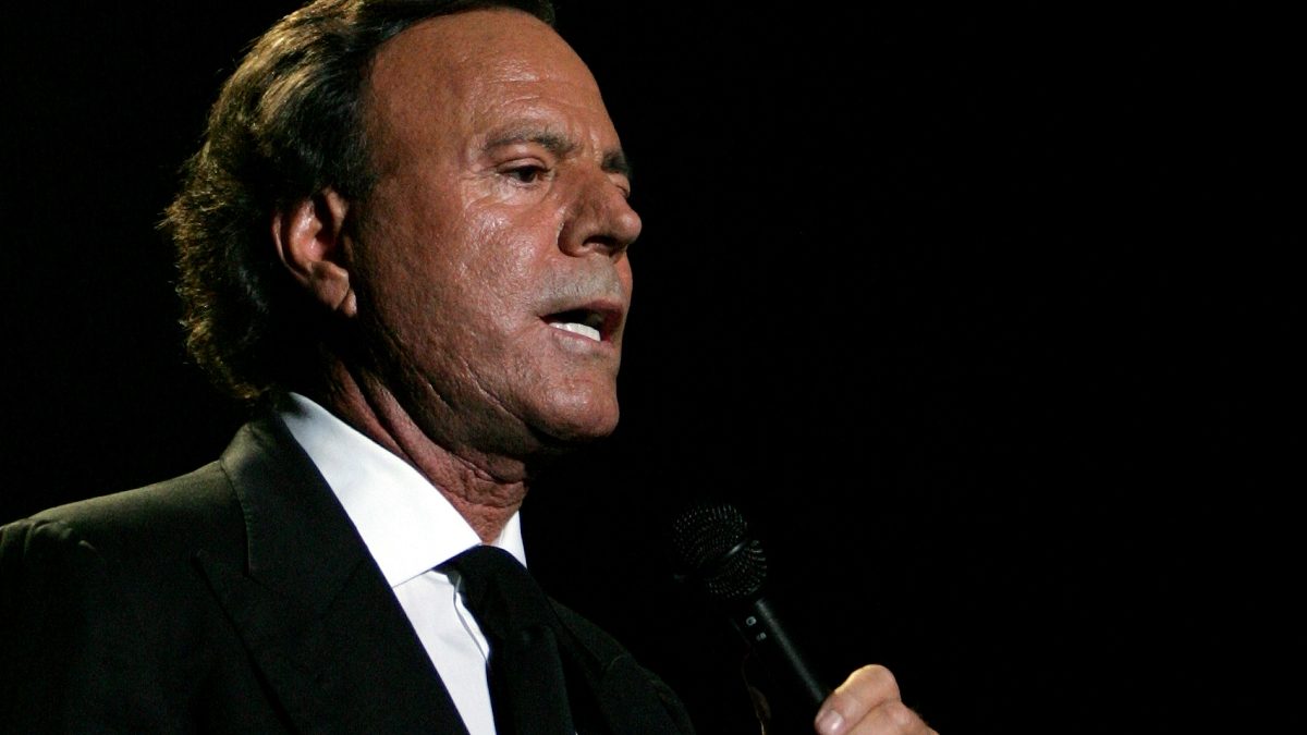 Vida do cantor espanhol Julio Iglesias vai virar série da Netflix