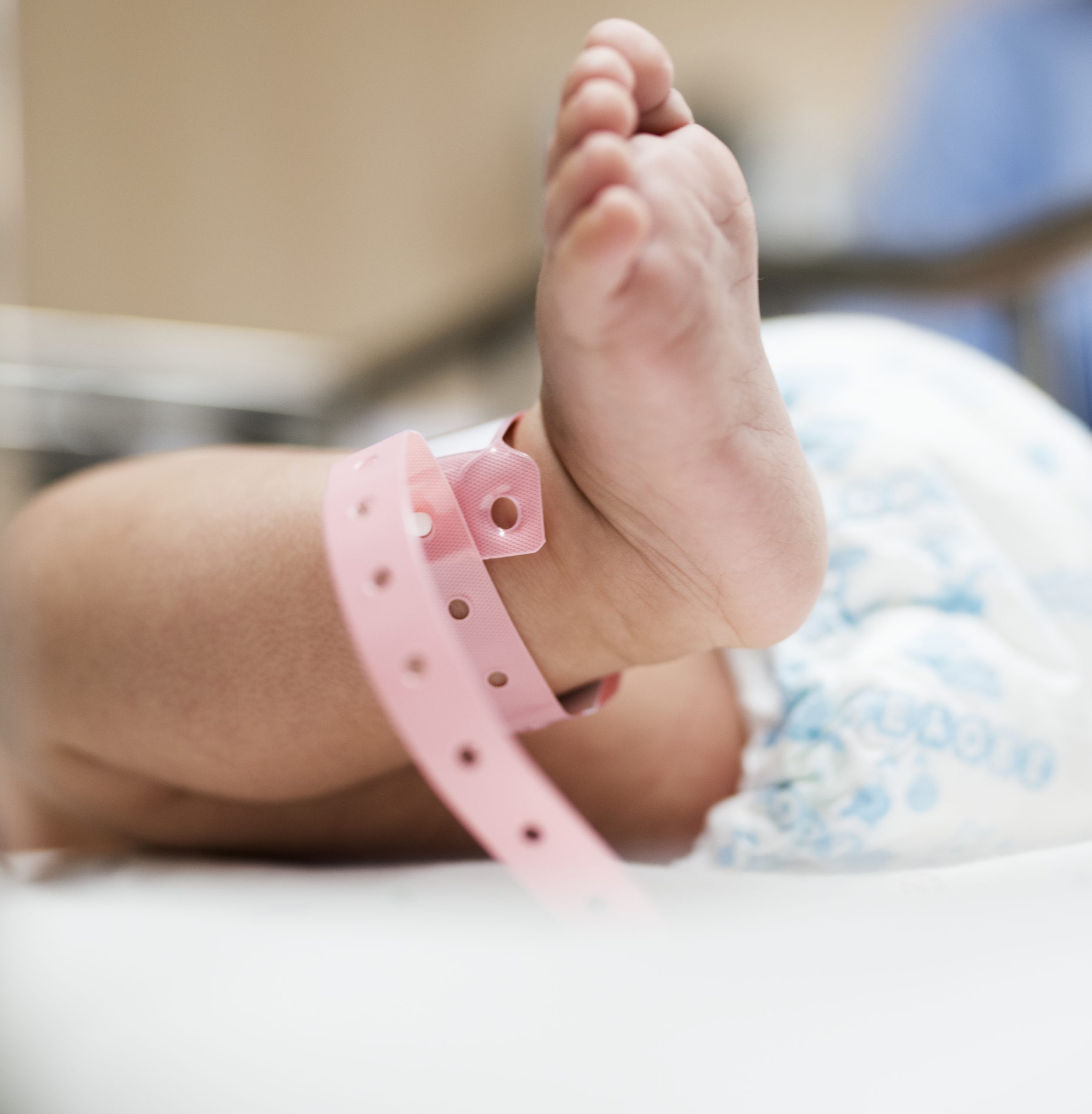Bebê com 5 dias de vida contrai dengue e fica internado em UTI