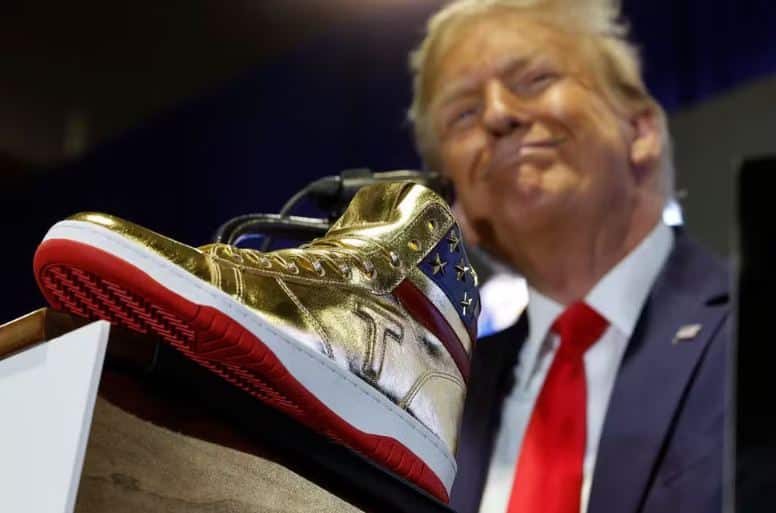 Sucesso Instantâneo: nova coleção de tênis esportivos de Trump esgota em tempo recorde