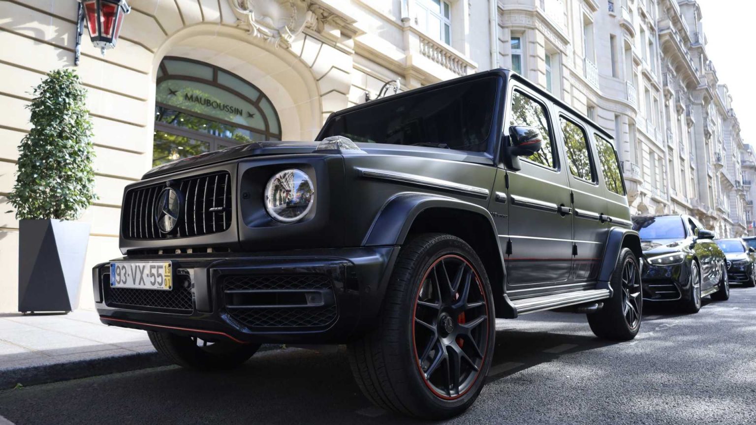 Estacionar SUV em Paris poderá custar um celular por dia a visitantes