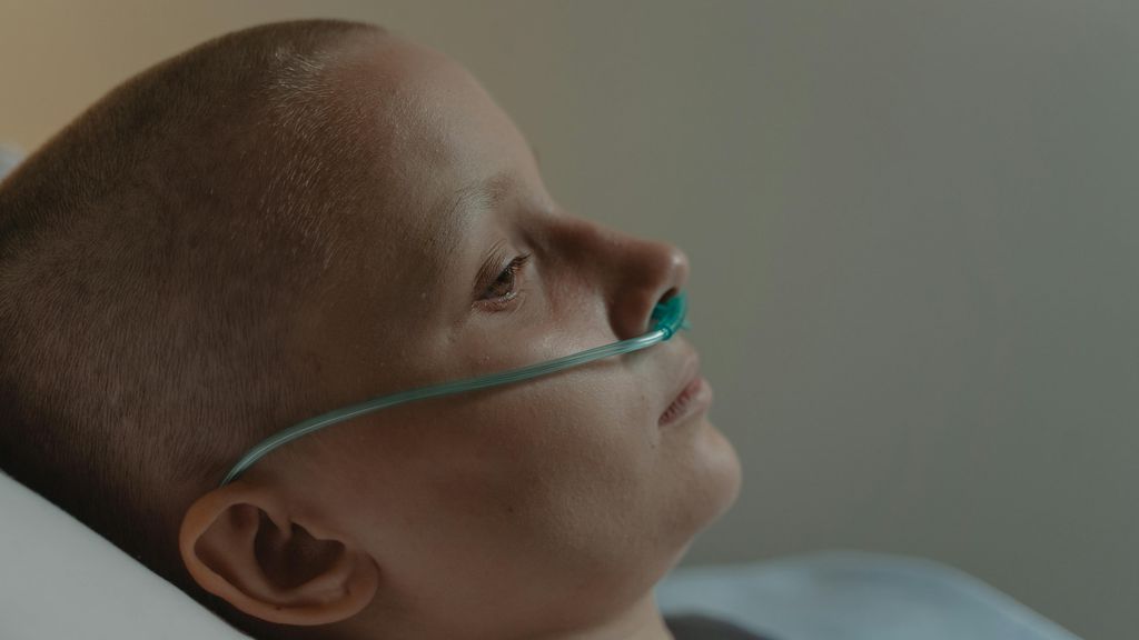 Inédito: criança é curada de câncer terminal no cérebro