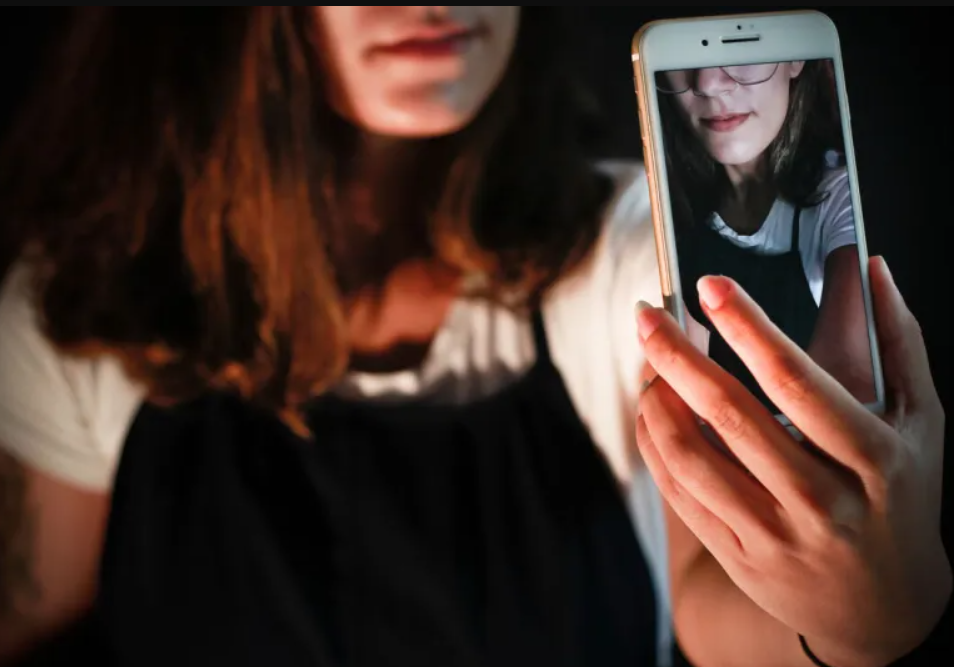 Polícia prende 52 mulheres usadas por quadrilhas como iscas para sequestrar homens e extorquir dinheiro em golpes