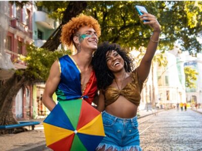 Carnaval chegando: como proteger o celular nos dias de folia