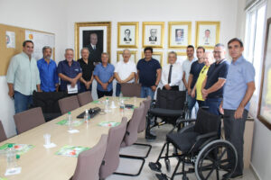 Rotary Club de Marília 4 de Abril doa cadeiras de rodas para a Santa Casa de Marília