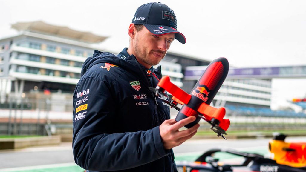 VÍDEO: Drone mais rápido do mundo aposta corrida com campeão da Fórmula 1