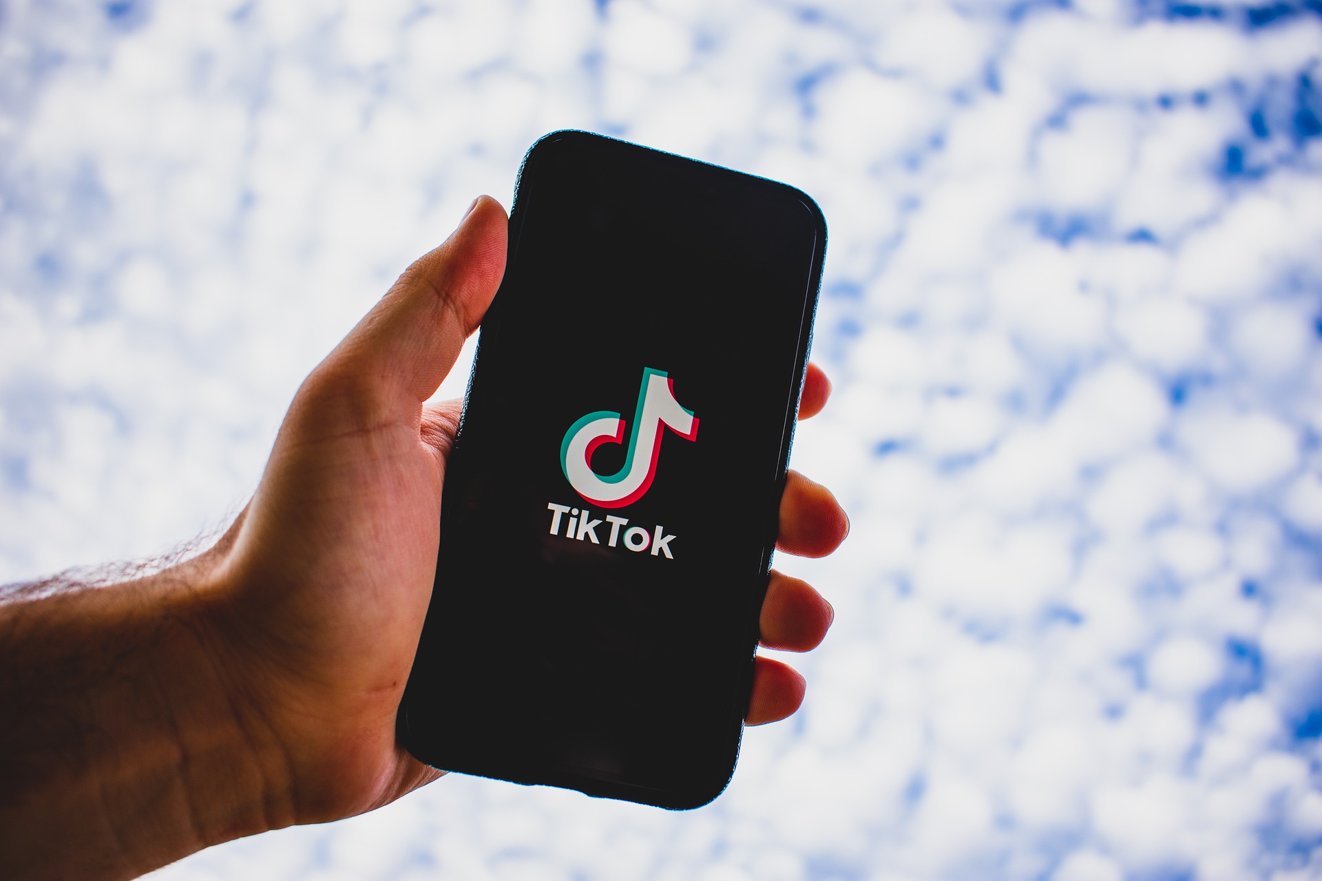 China pode manipular eleições de 2024 usando TikTok, afirma Chefe da Inteligência dos EUA