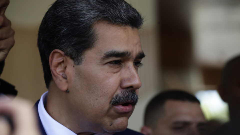 Venezuela: Maduro cerca embaixada da Argentina em Caracas