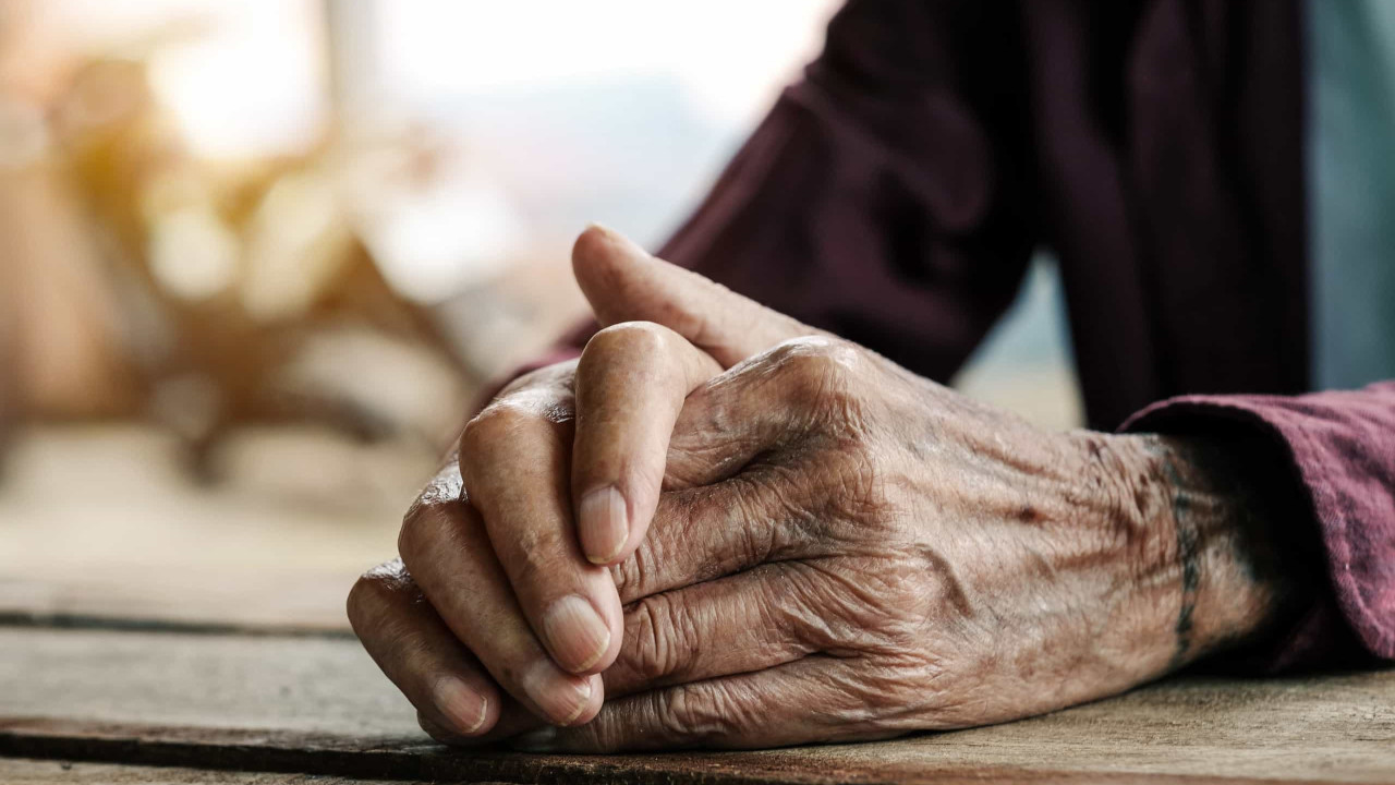 Punição: idoso com herança de R$2,7 Milhões morre e deixa apenas R$268 para netas