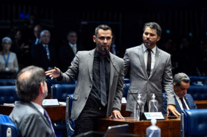 Senado aprova PEC que isenta do IPVA veículos com mais de 20 anos em todos os estados