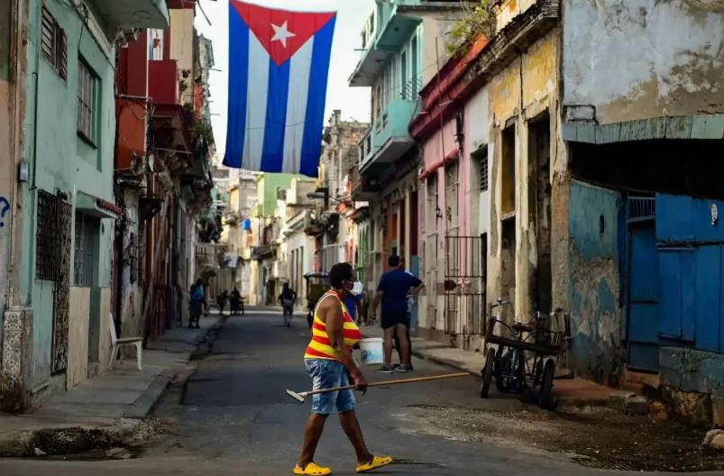 Cuba toma medida drástica e desliga quase 75% da iluminação pública para prevenir colapso