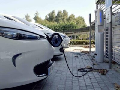 Americanos se arrependem de ter comprado carros elétricos, diz pesquisa; entenda o porquê