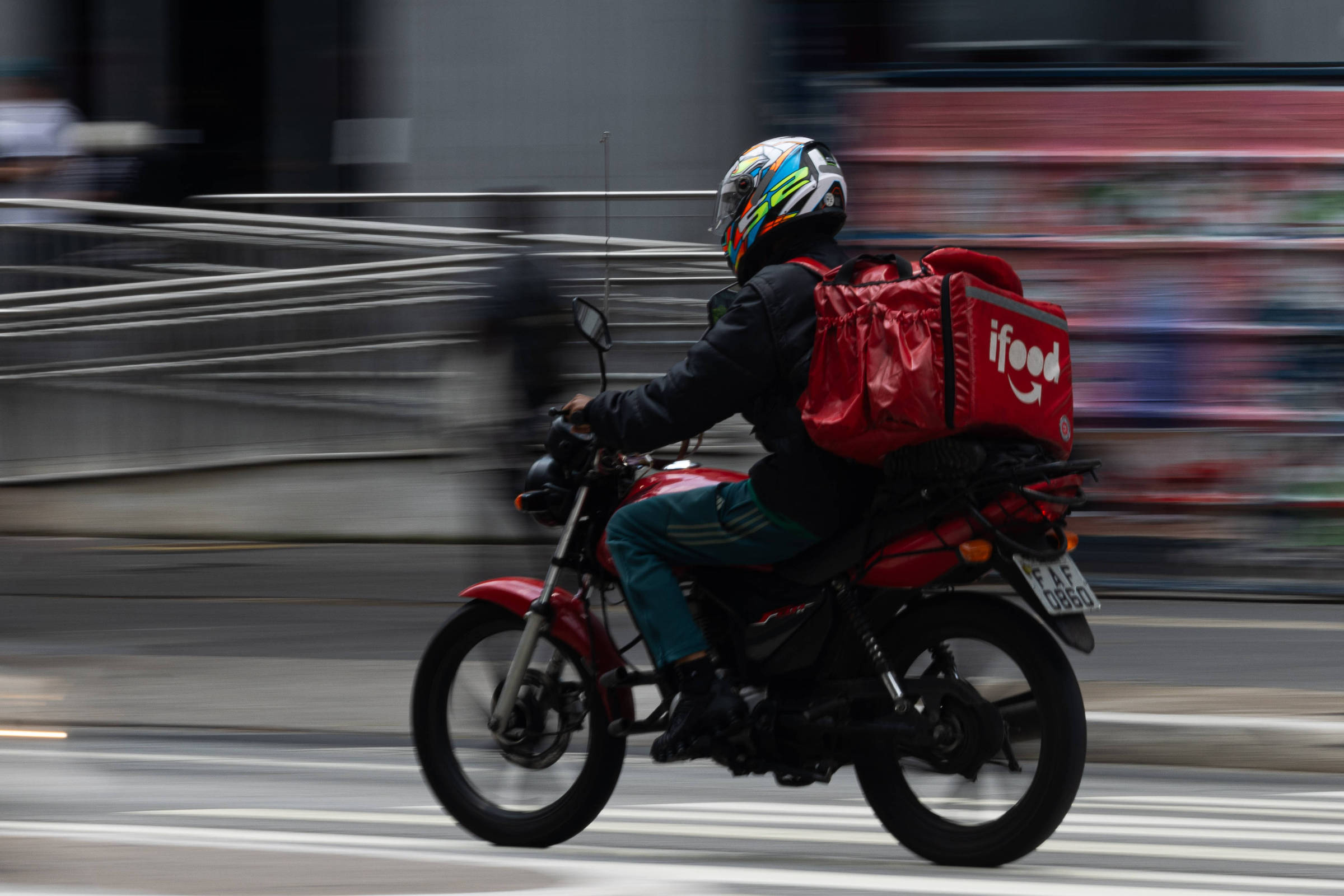 Proposta de Lula deixa 93% dos entregadores fora da previdência, diz Ifood