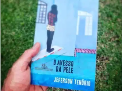 Governo do Paraná recolhe livro de escolas por conter descrição de cenas de sexo