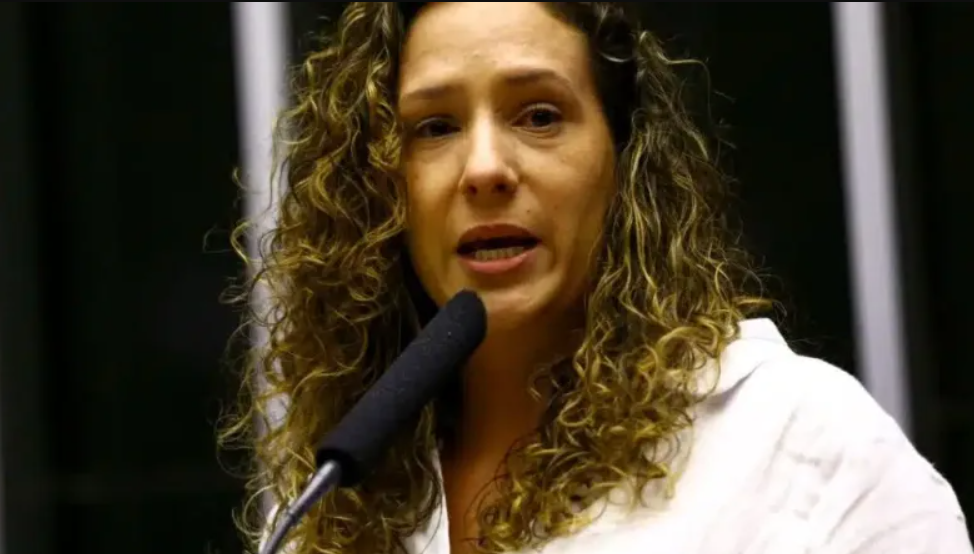 Mulher ex-companheira de Marielle pede para Lewandowski parar de fazer espetáculo