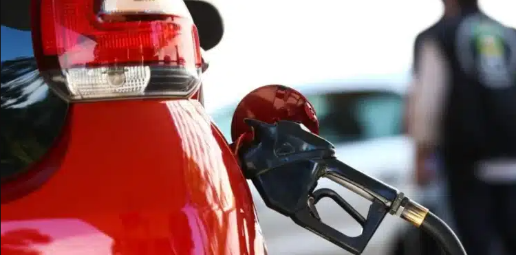 Governo Lula avalia proibir carros a gasolina e diesel, veja data prevista