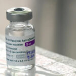 Bomba: Astrazeneca admite pela 1ª vez ‘efeitos colaterais raros’ da vacina contra covid