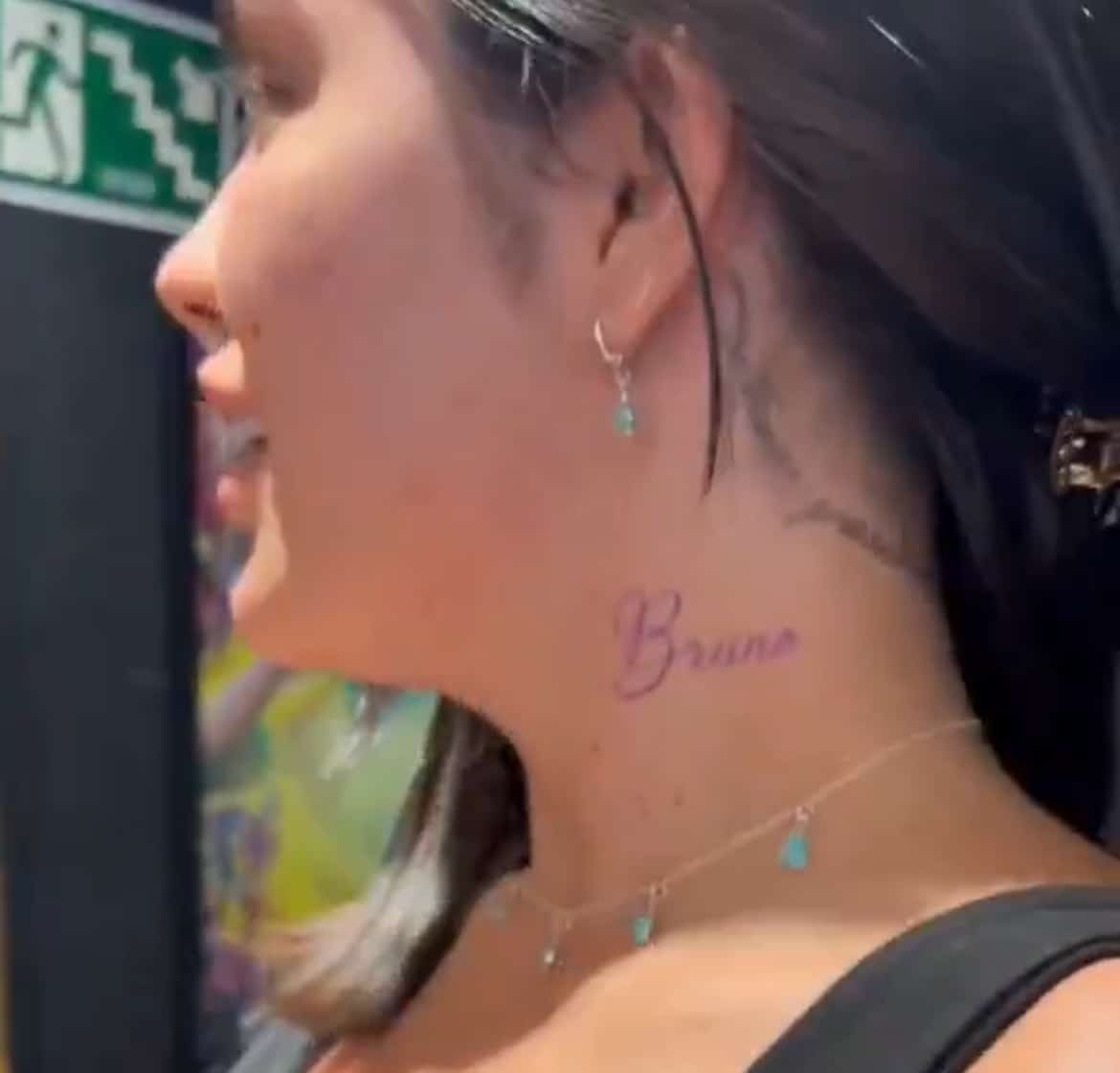 Mulher tatua nome de namorado, mas descobre que ele é casado; VEJA VÍDEO