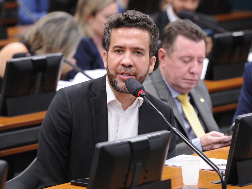 Irritado, Janones critica a esquerda: ‘Que sejamos surrados nas eleições’