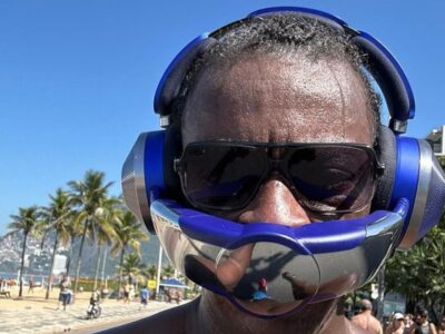 Seu Jorge usa fone de ouvido com purificador de ar; veja quanto custa