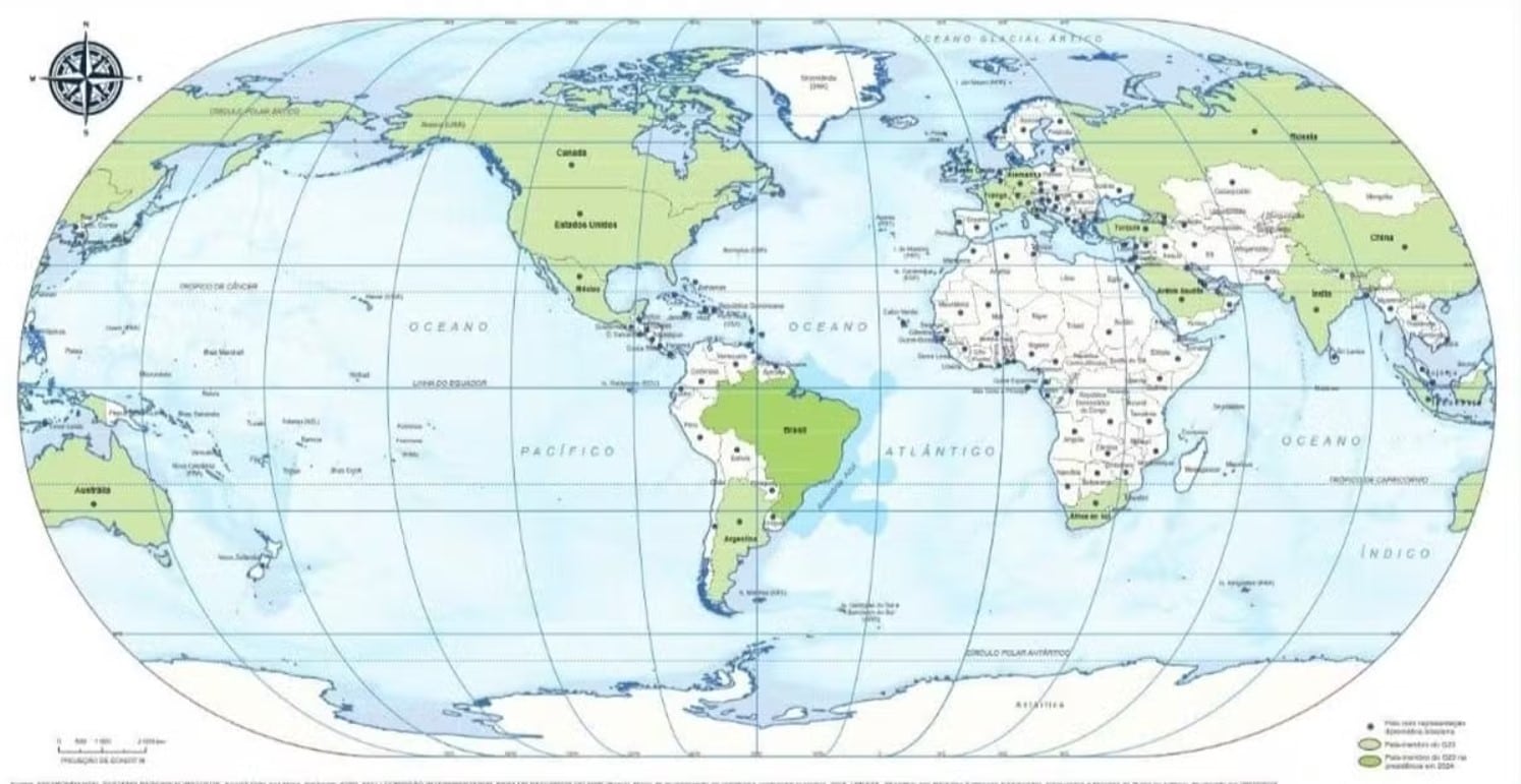 Grande repercussão: IBGE começa a vender mapa com Brasil no centro do mundo; veja quanto custa