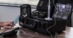 Exército comprou equipamento espião capaz de escutar suas conversas através de seu celular