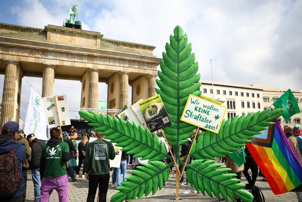 Alemanha anuncia legalização da maconha e divide opiniões